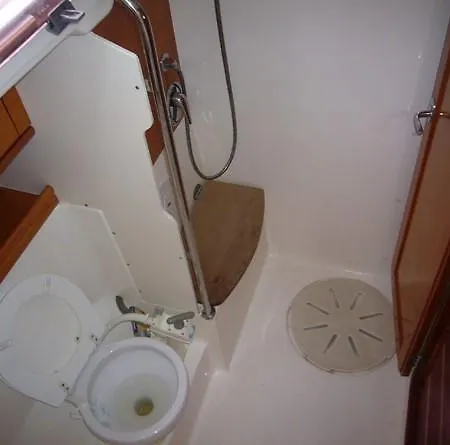 Boat In Arona Hotel na wodzie *